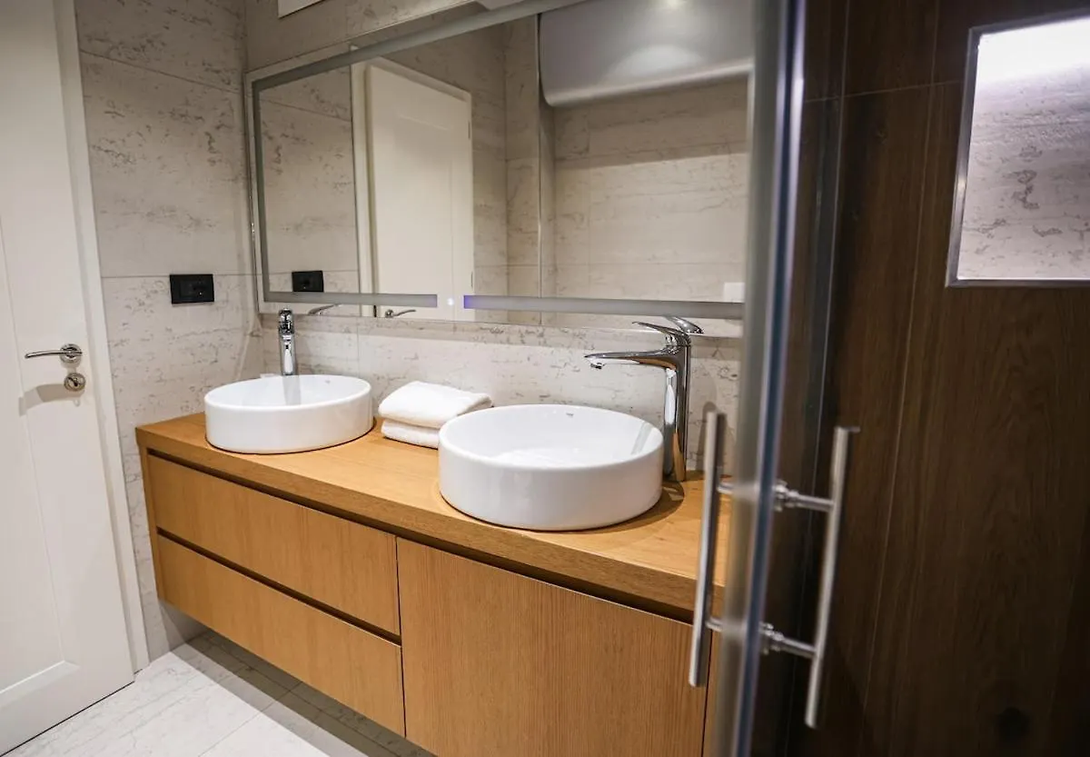 Miku Apartment-Luxurious 2Bd Private Parking Tirana Albania