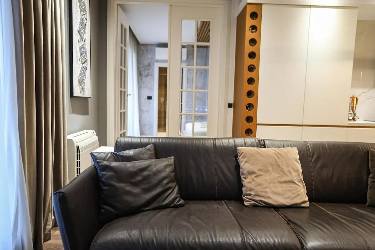 Miku Apartment-Luxurious 2Bd Private Parking Tirana Apartment