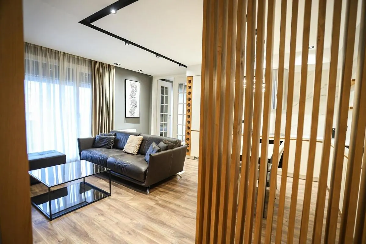 Miku Apartment-Luxurious 2Bd Private Parking Tirana